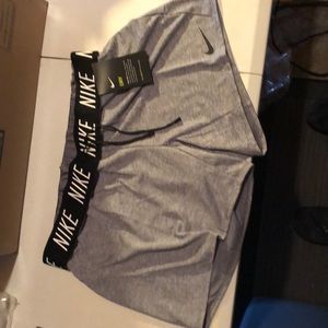 Nike new women’s shorts size small
